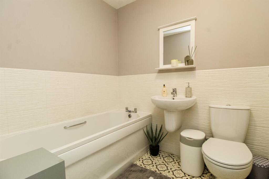 BATHROOM/W.C.