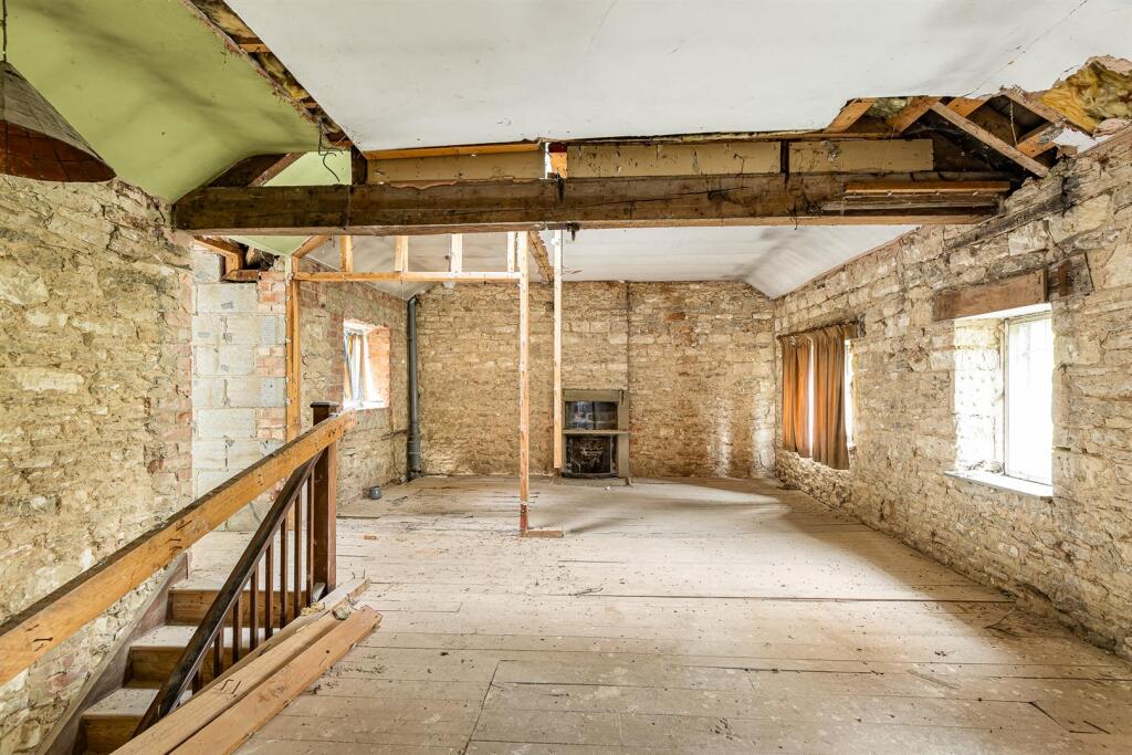 Master Bedroom 1.jpg