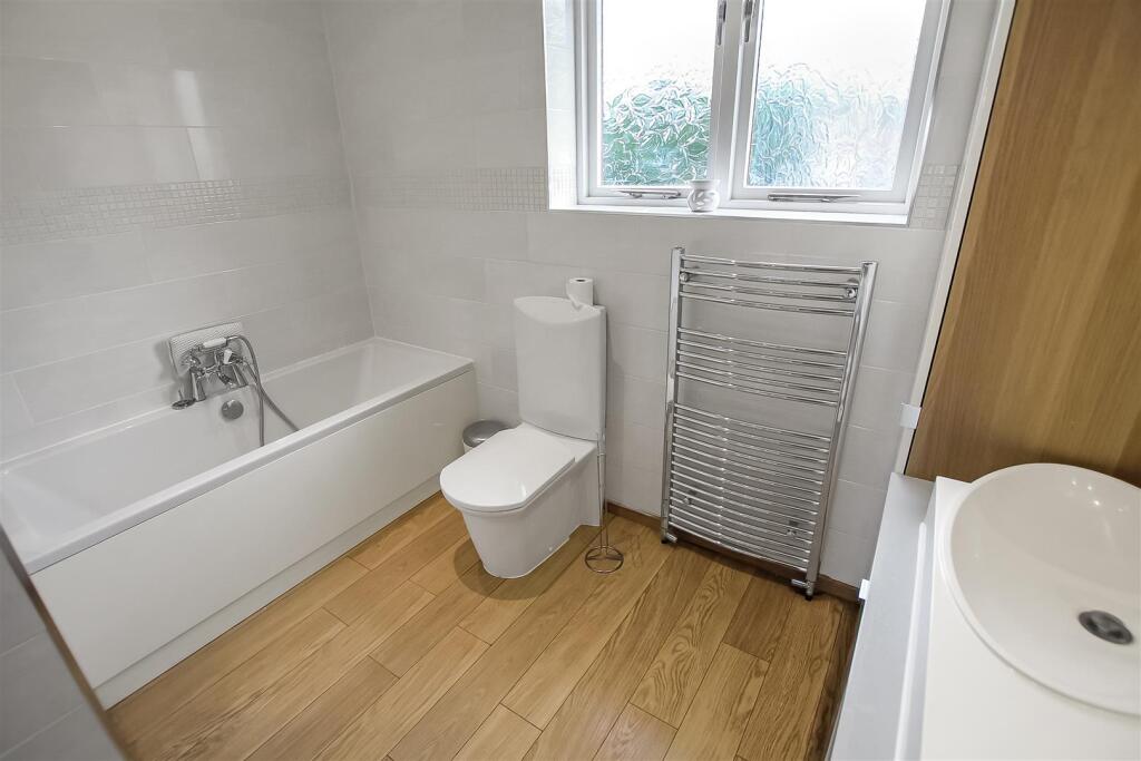 Bathroom/Shower/WC