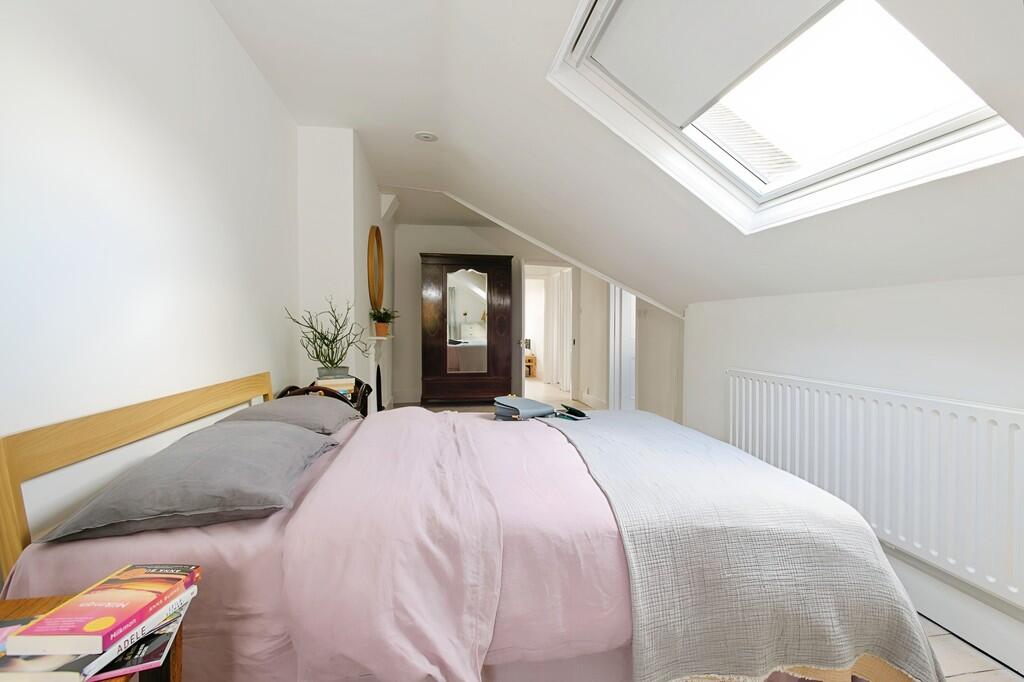 Bedroom 1 - Angle...