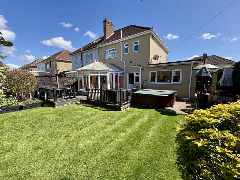 10. rear garden.jpg