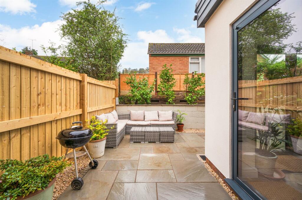 Rear patio garden