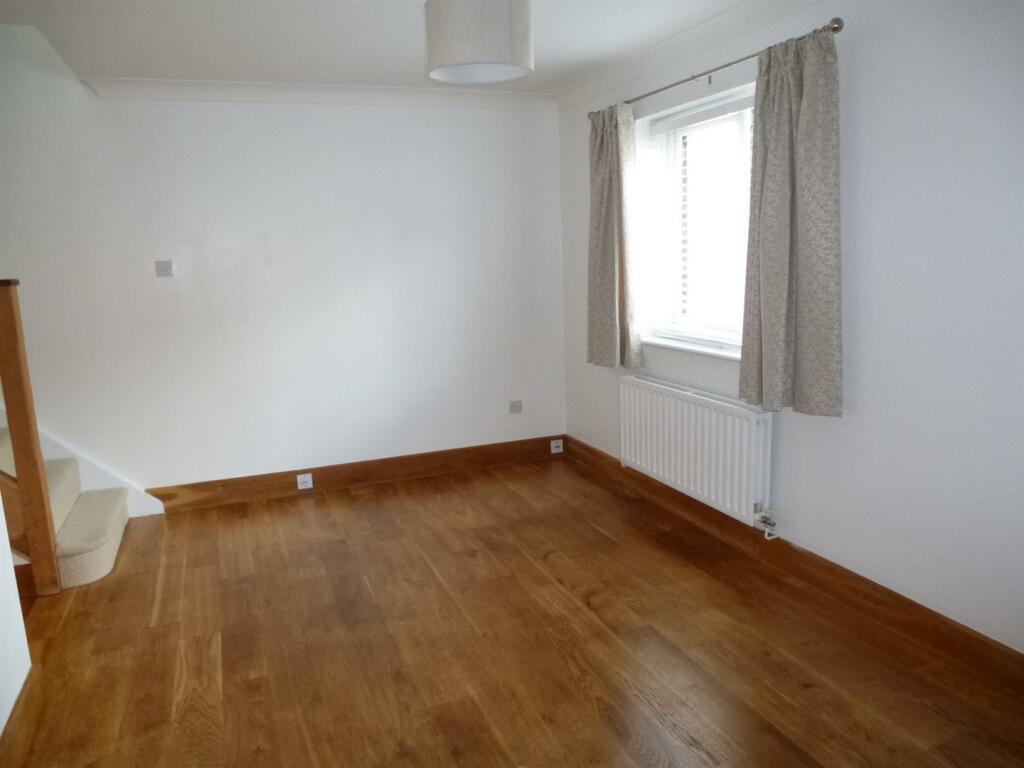 29 Mill Close sitting room.jpg