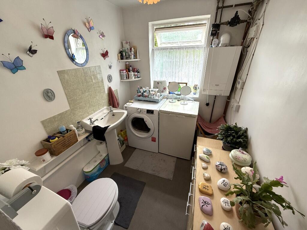 BATHROOM (B)