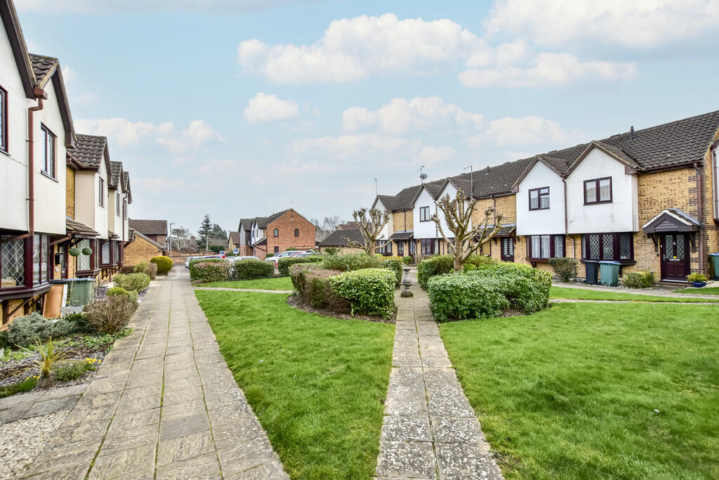 15 Alder Walk 2