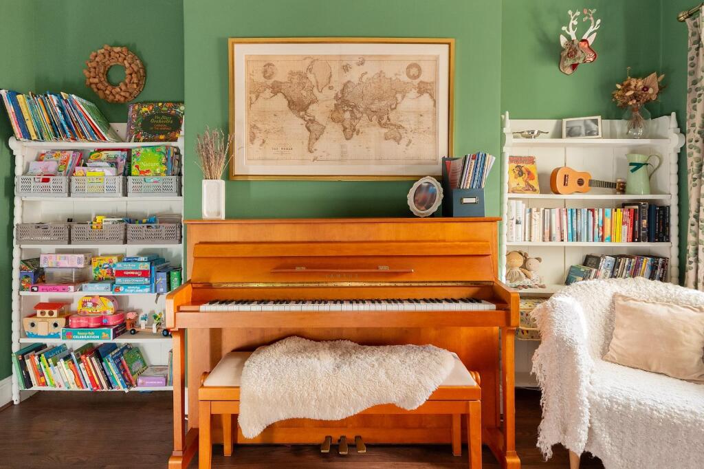 3B4RSV - Dining Room A.jpg