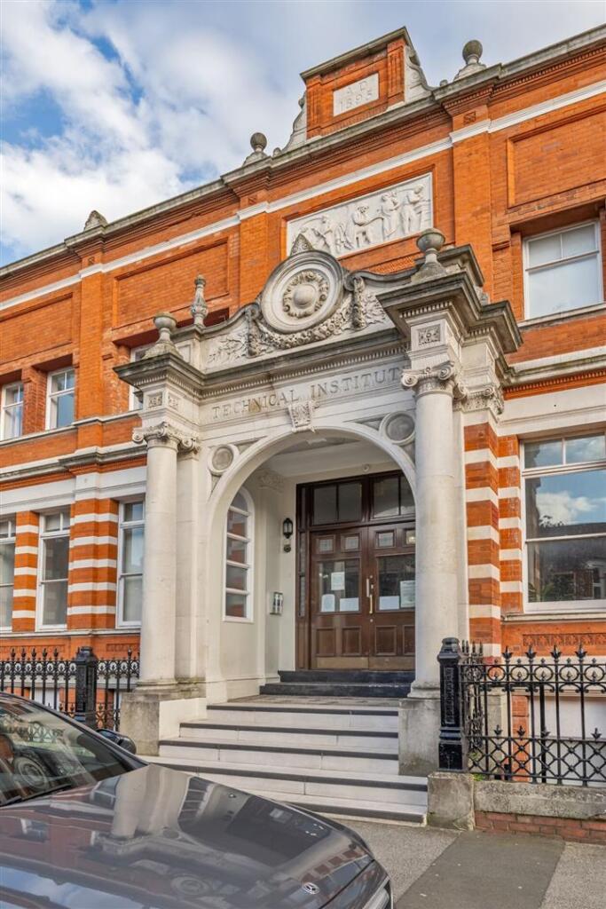 Adelaide Road, E10