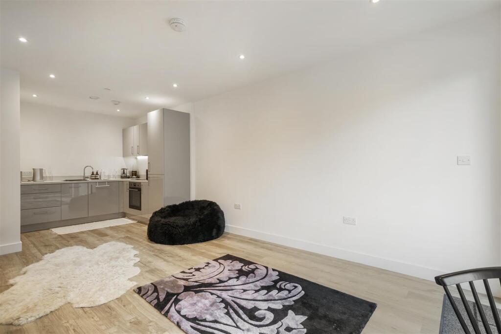 Flat 6, Raphis Court - 8Fff8fP64qBZS1GGFehj.jpg