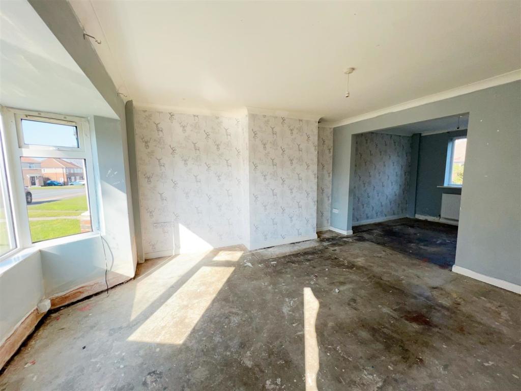 Lounge 1.jpg