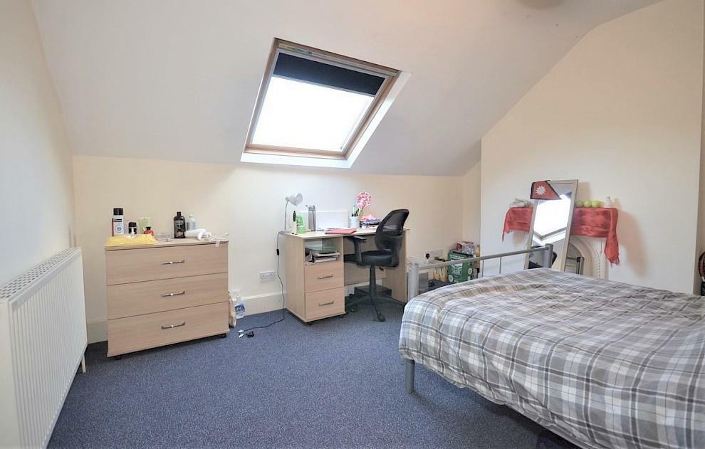 47-broomgrove-rd-bedroom-7.990x0.jpg