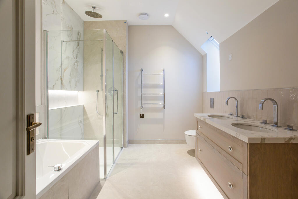Plot 9 Principal Ensuite