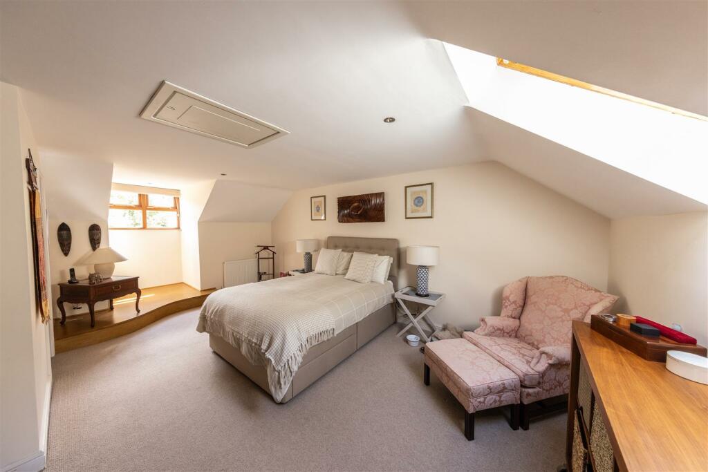 MASTER BEDROOM