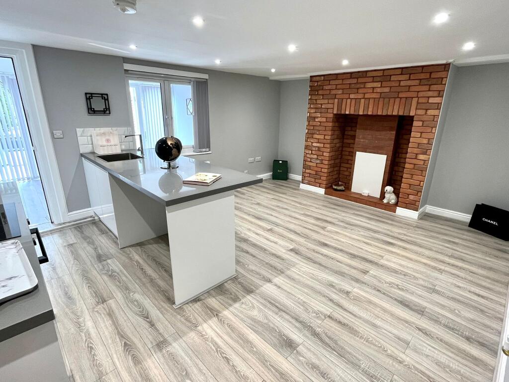 Garden Flat,  Austhorpe Road, Leeds