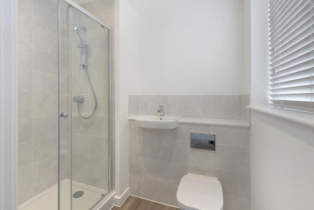 Ensuite (Plot 77)