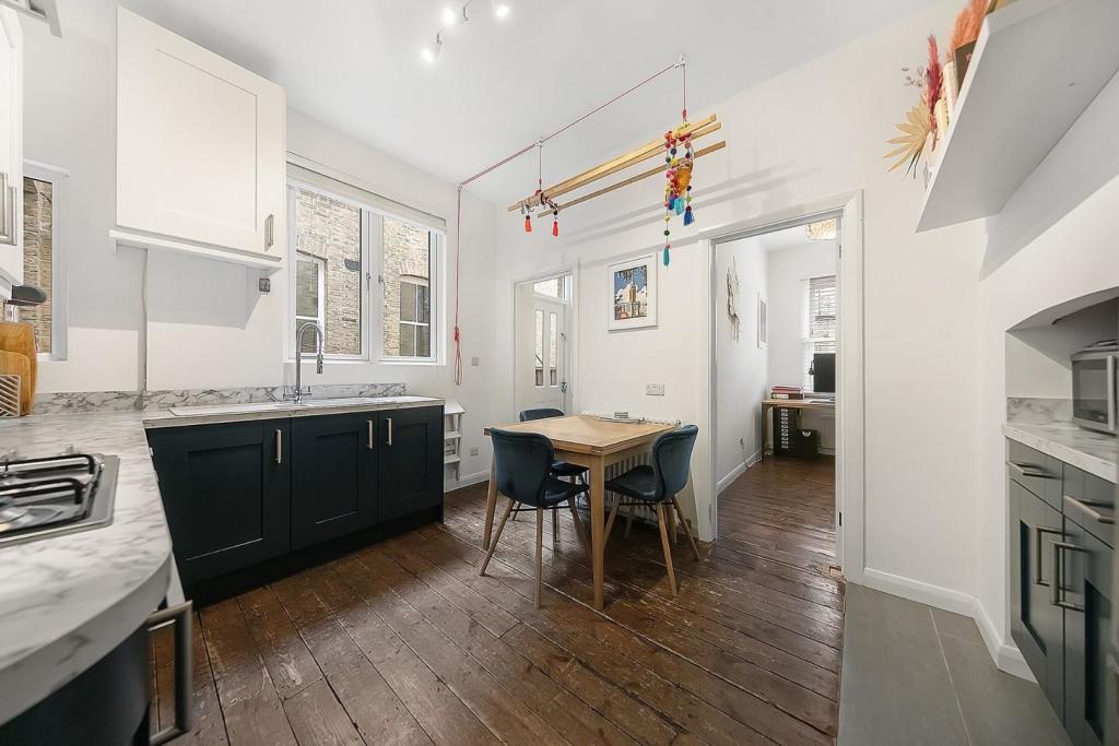 Kitchen (3).jpg