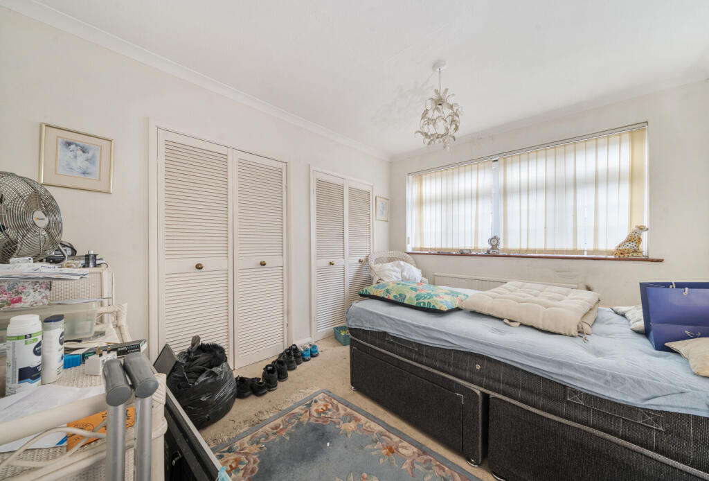 1364747-5-690405b...