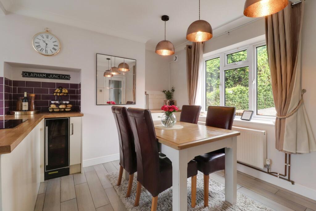 Open plan kitchen and dining room