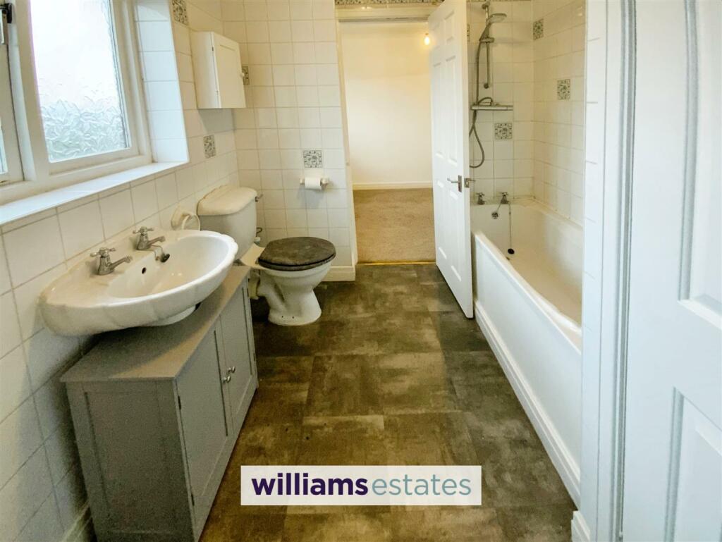jack &amp; Jill bathroom
