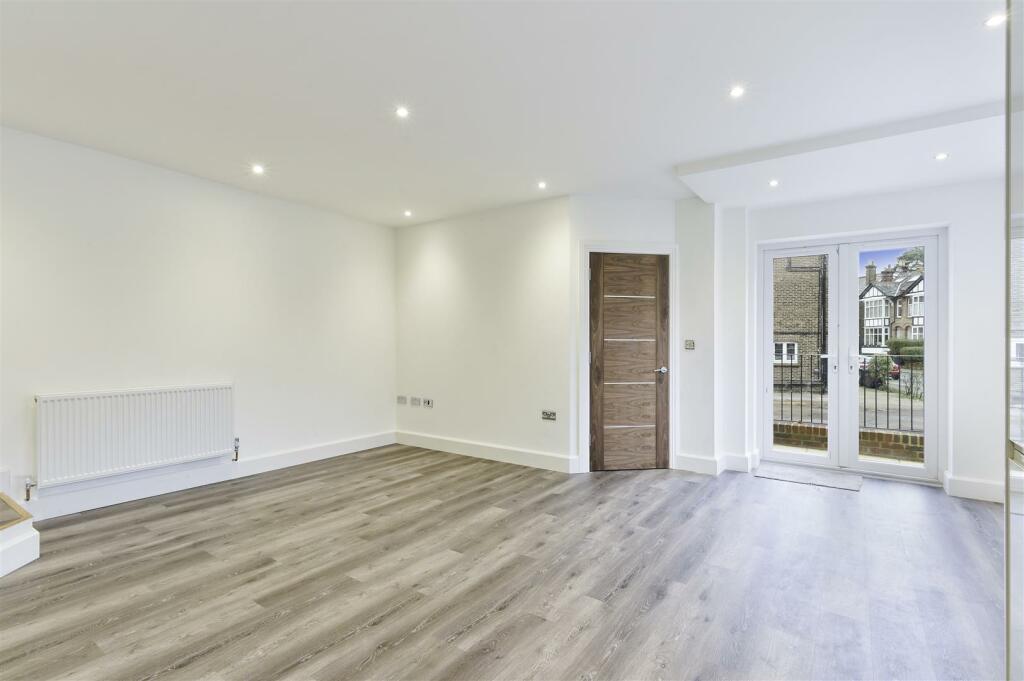 LYNWOOD OAKS FLAT 2 - (11).jpg