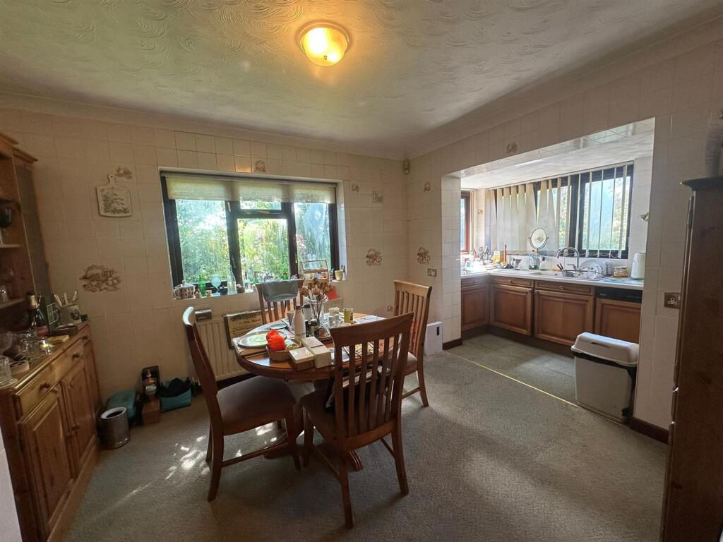 Kitchen/Dining Area