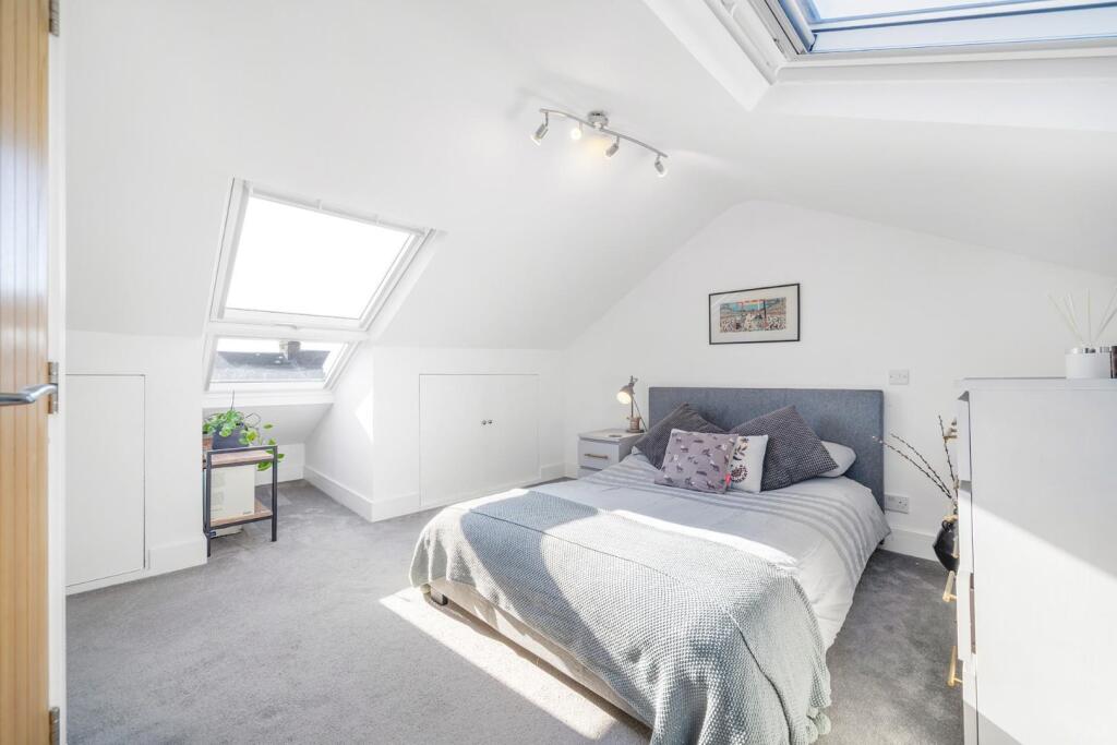 Bedroom 1 (2).jpg