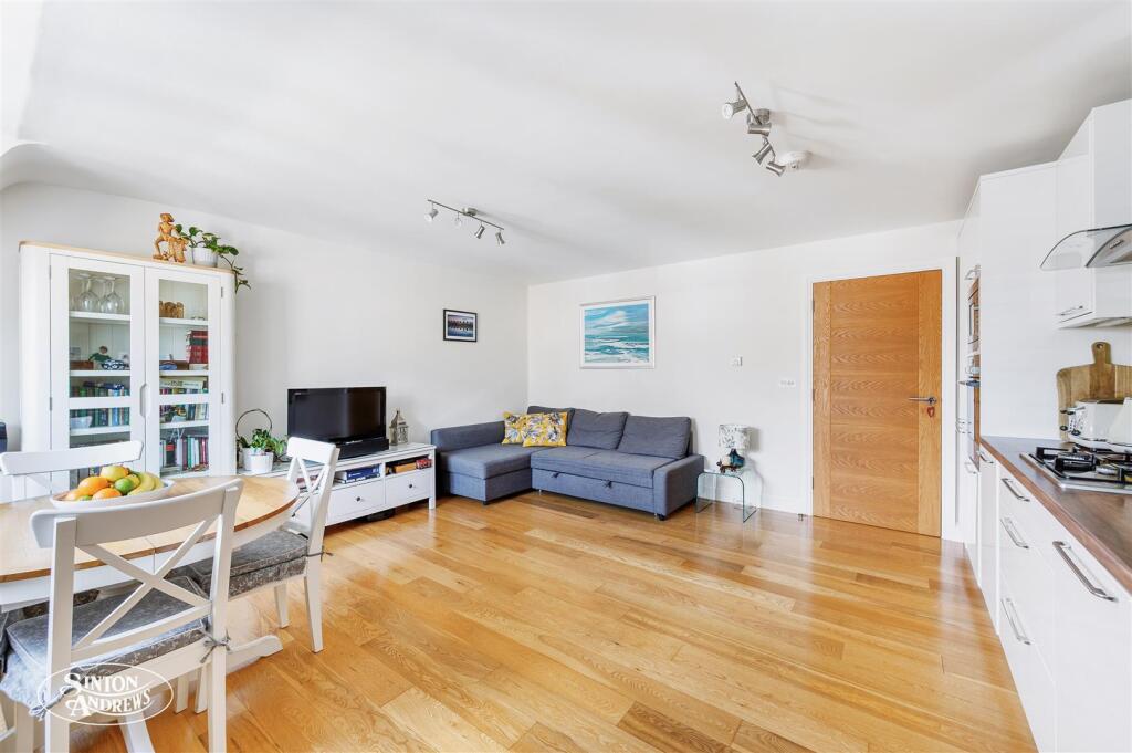 Flat 5  Harrington Court-4.jpg