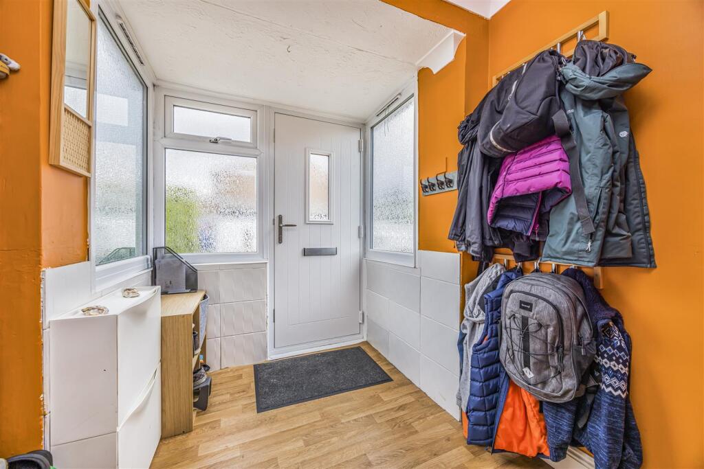 12 Passfield Walk, Havant-PorticoMarketing-SarahOl