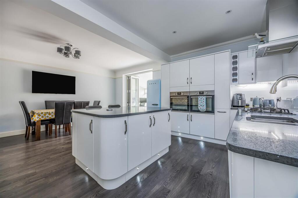 97 Woodfield Avenue, Drayton-Small-PorticoMarketin