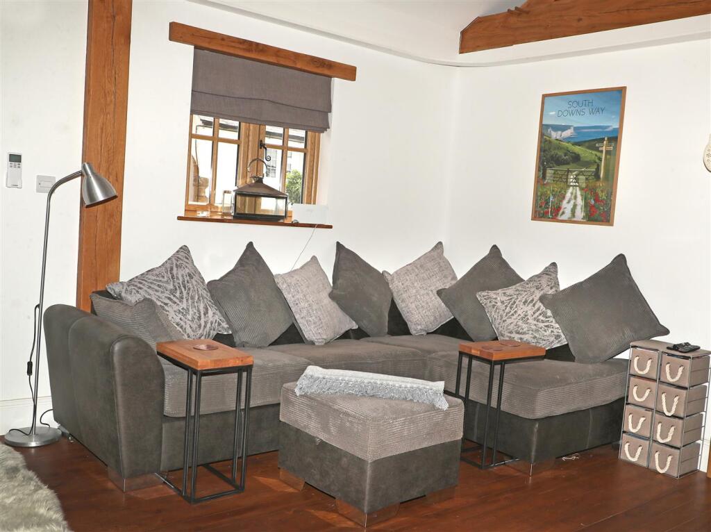 Lounge .JPG