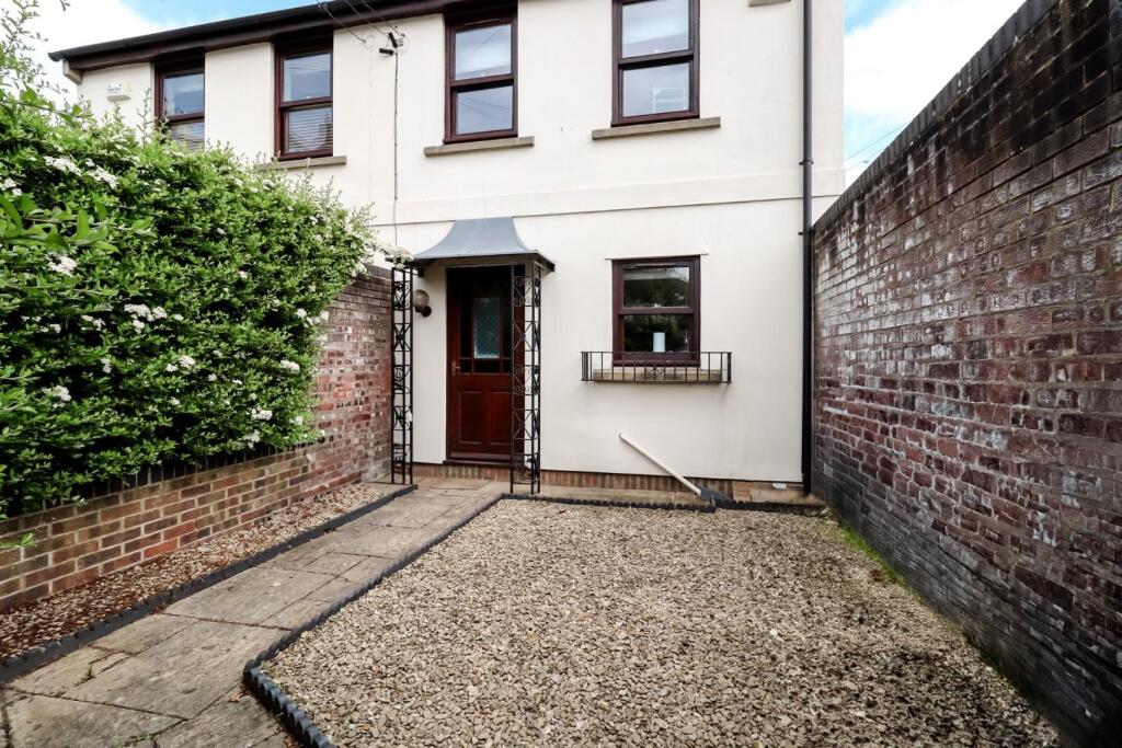 Front Couryard b.jpg