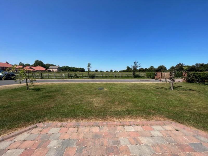 View to front wide angled