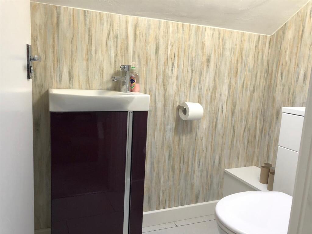 top floor toilet.jpg