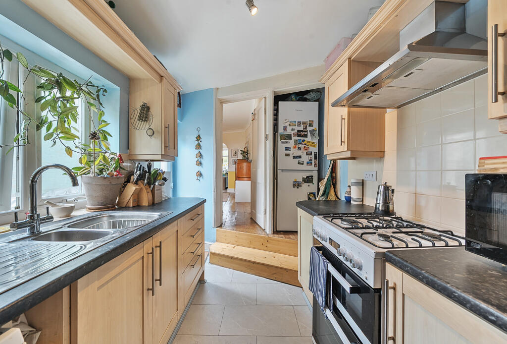 1327022-18-6880da...