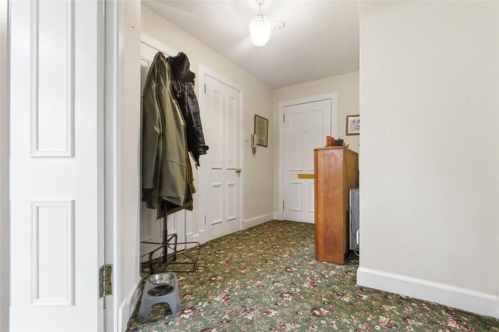 Hall Alt