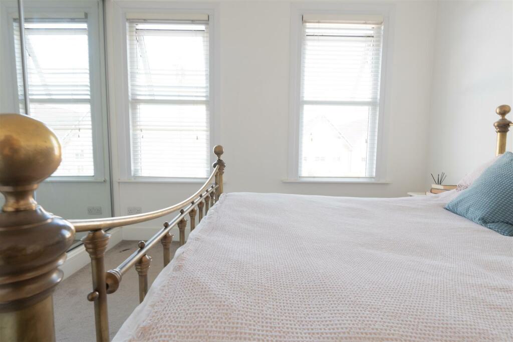 016 - Master Bedroom 4.jpg