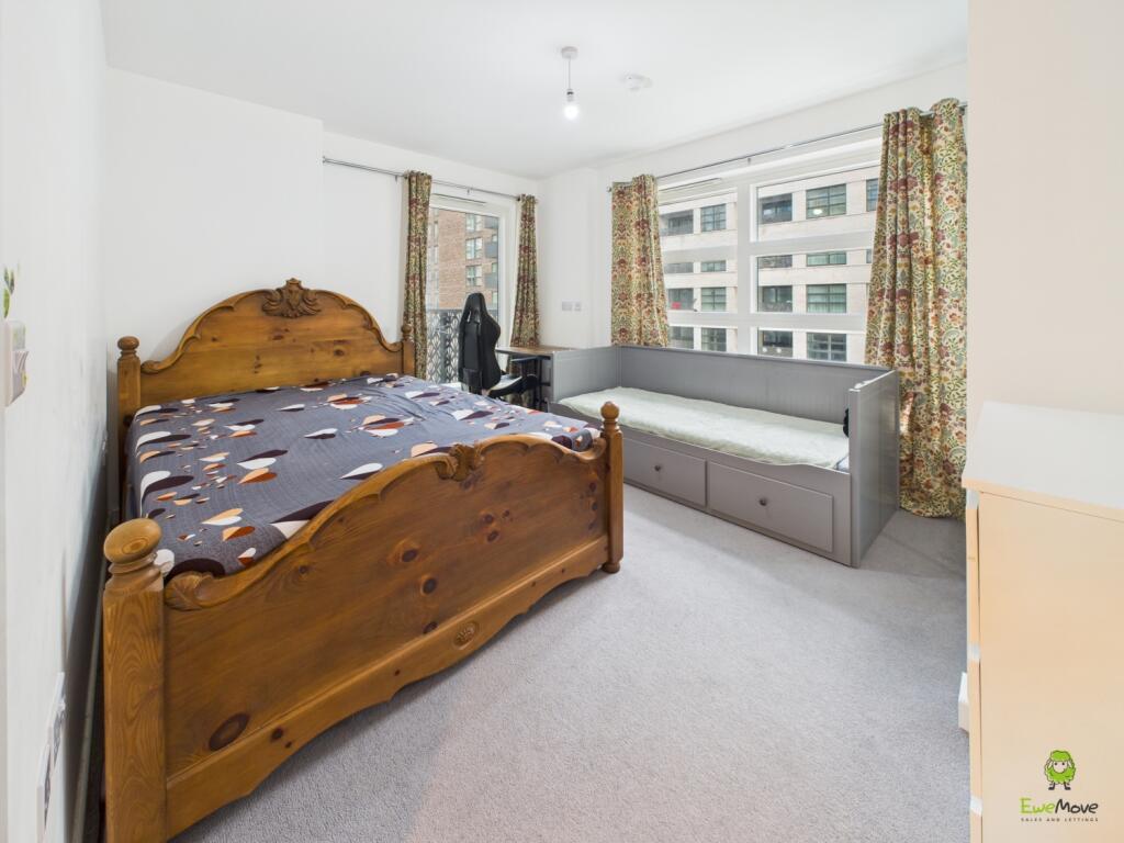  Presented by Clinton at EweMove Bexleyheath and D