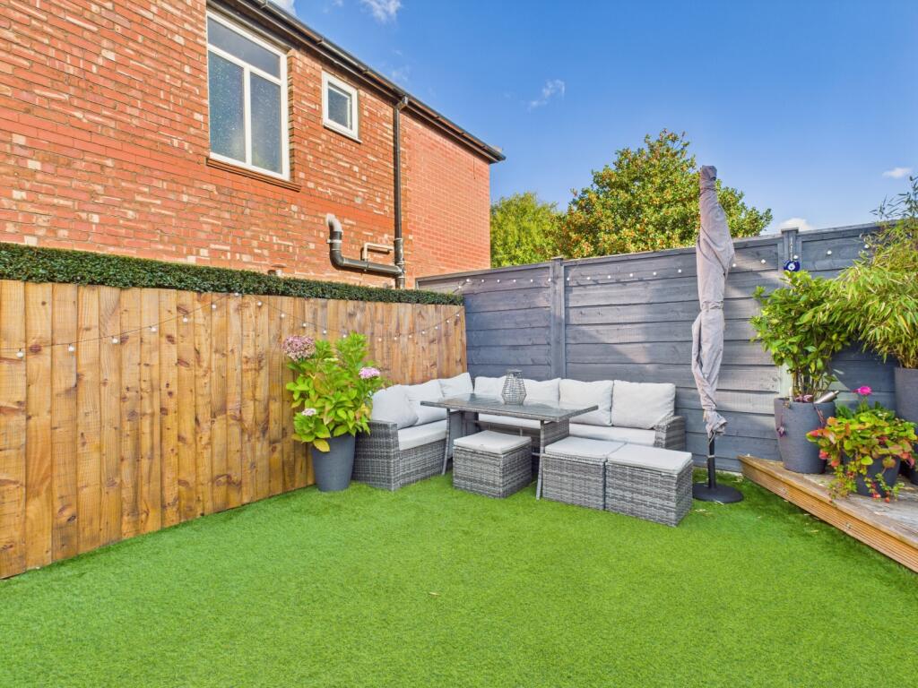 CAM03729G0-PR0148-STILL025