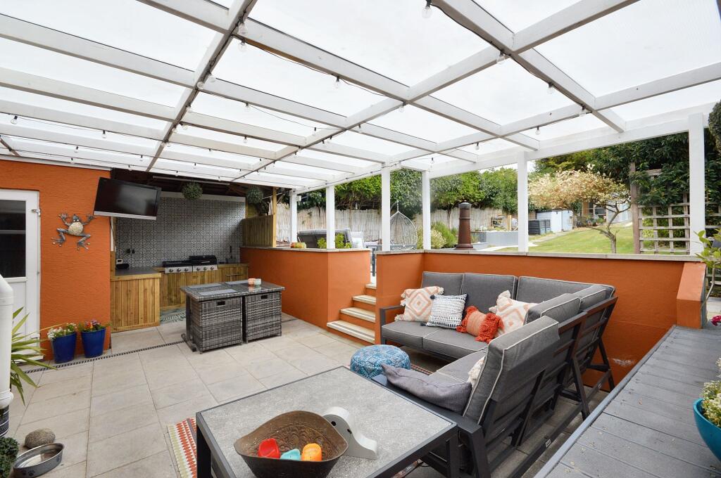 Outdoor Living / Kitchen Area