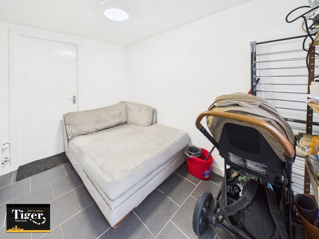 CAM02176G0-PR0777...