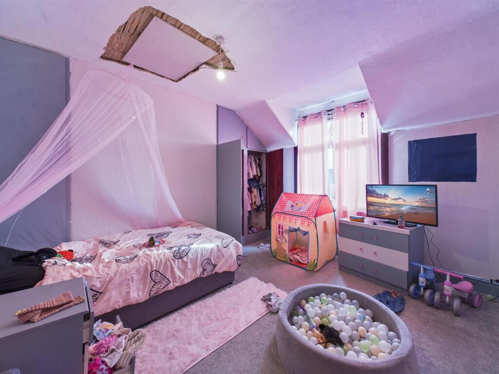 Bedroom: