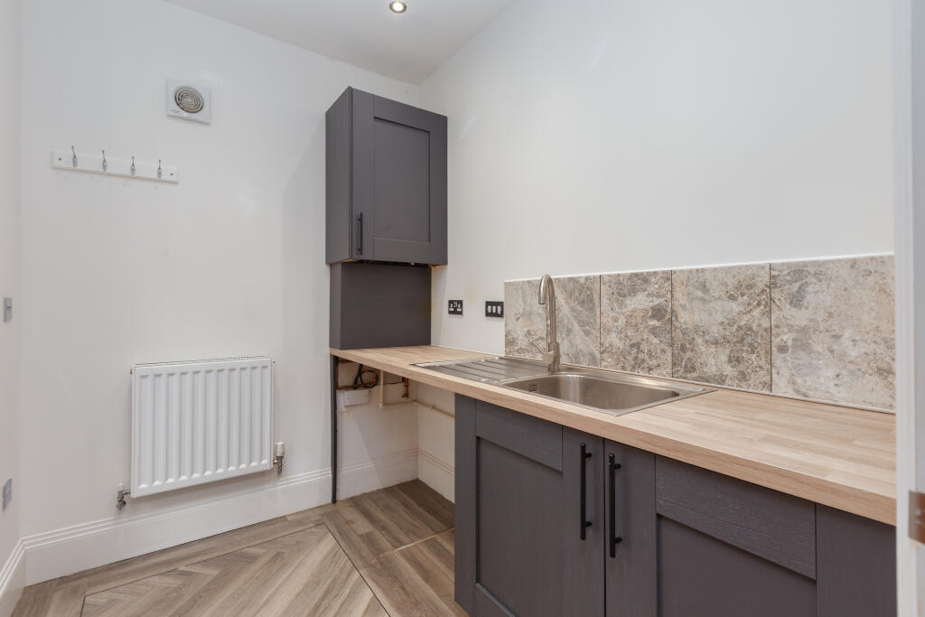 38 PARKSTONE DRIVE-18