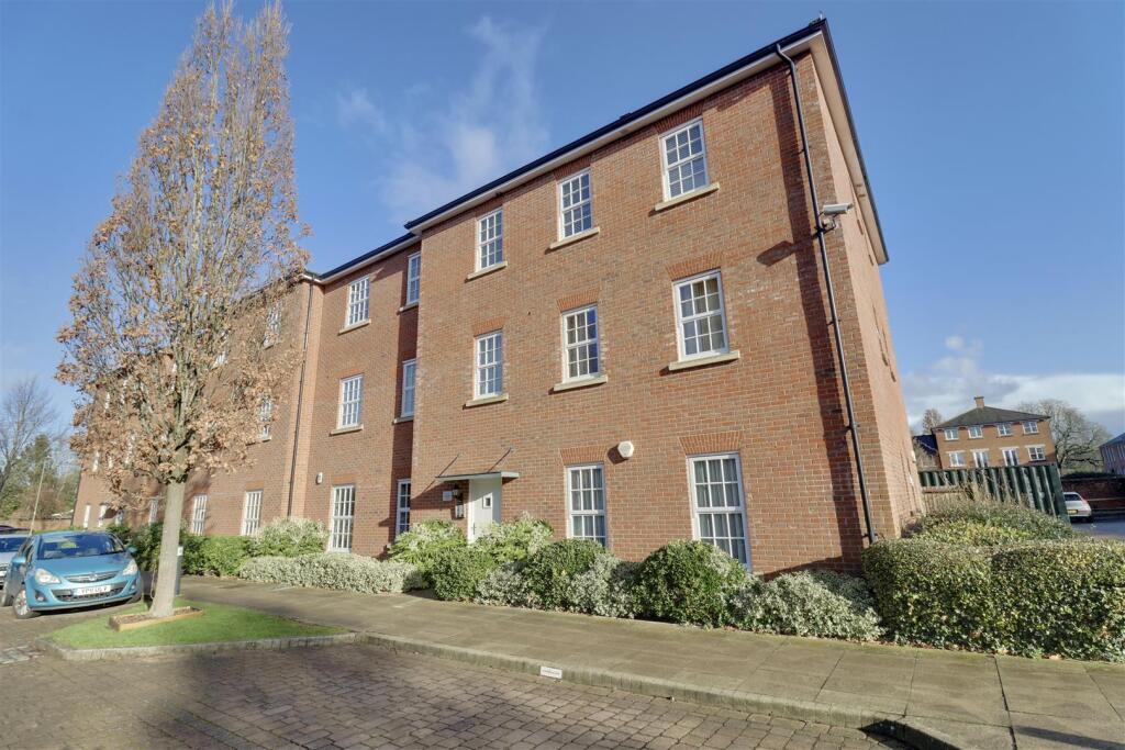 North Square, Knowle, Fareham