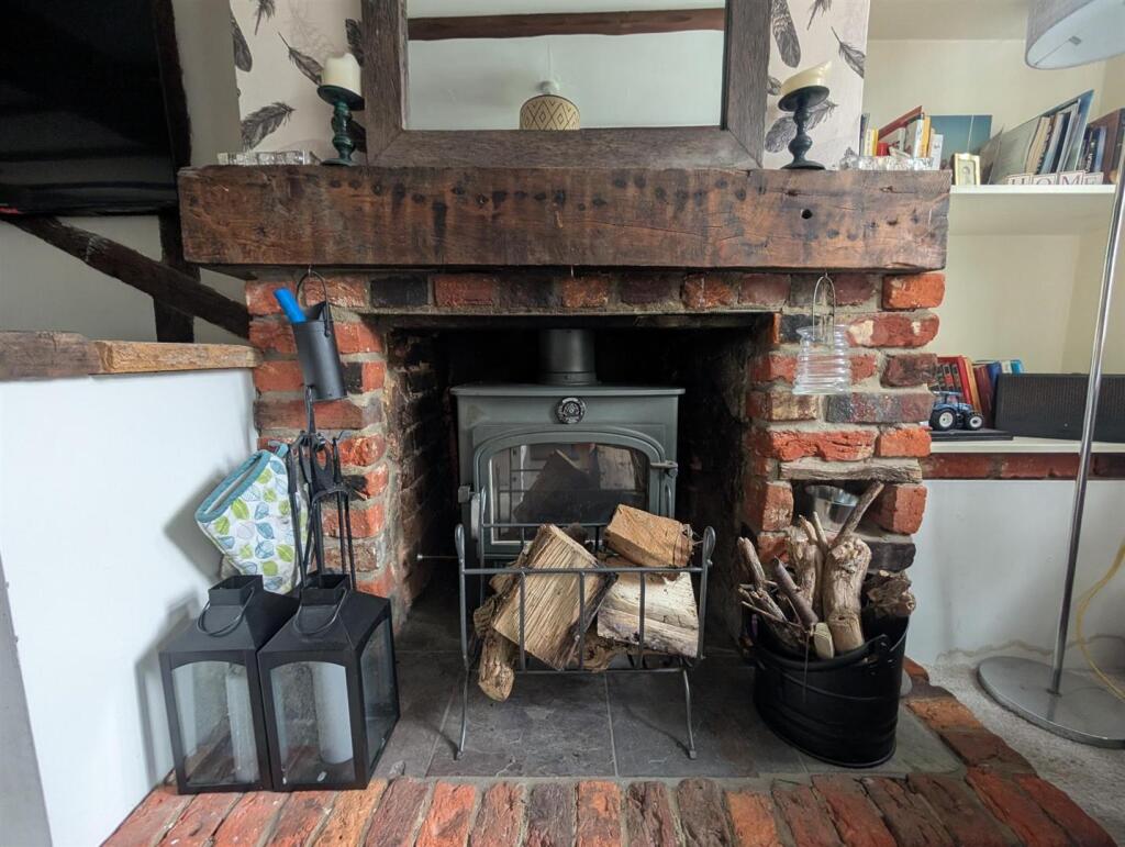 OPEN FIRE IN SITTING ROON