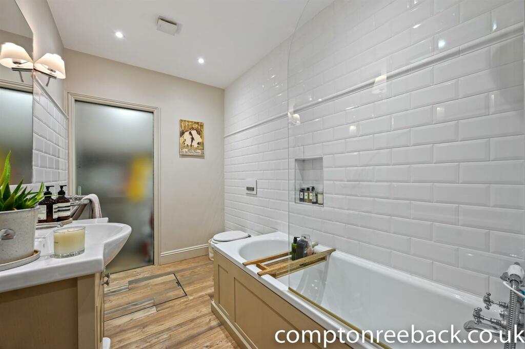 CR - 19a Sutherland Avenue - Bathroom3 (1).jpg