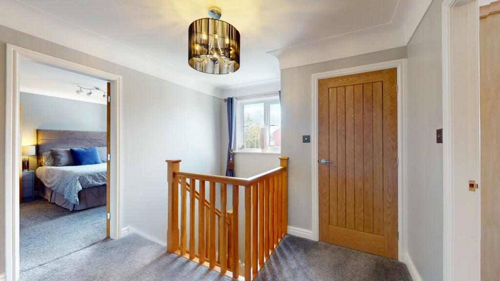 FIRST FLOOR LANDING