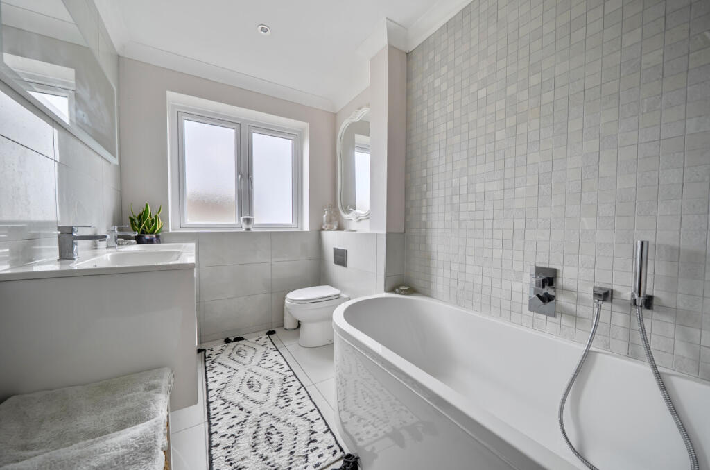 1374592-20-690ccb...