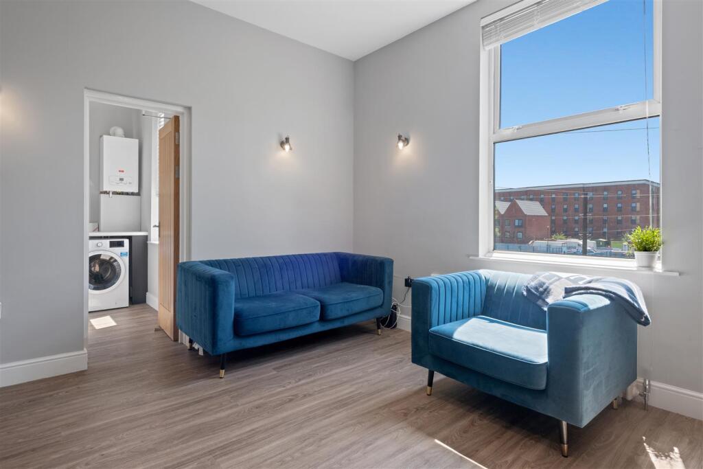 B, 11 Larkdale Rd-Hi-5.jpg