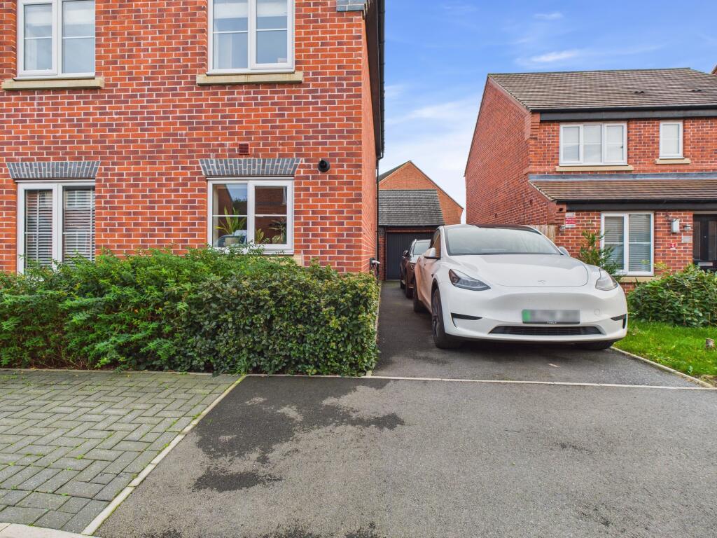 CAM04825G0-PR0221-STILL018