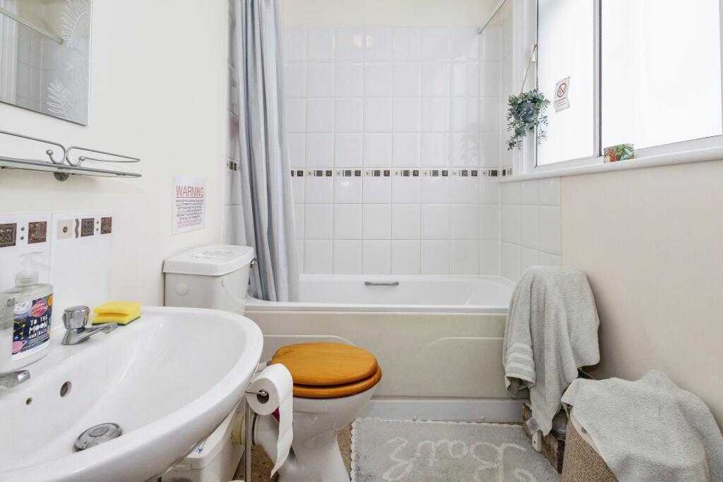 First Flr Bathroom 3