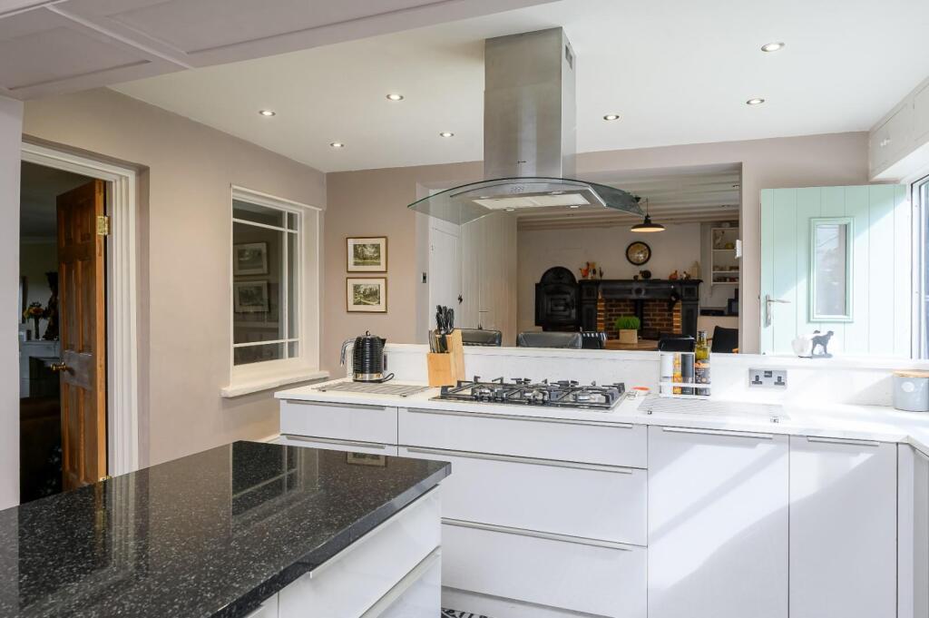 28 Whitewalls-24.jpg